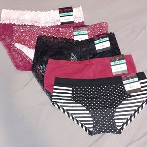 Lot of 5 Pair of Women's Panties. Size Sm